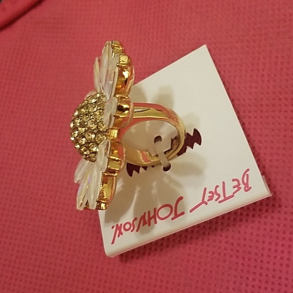 Betsey Johnson size 6.5 daisy ring NWT - Picture 2 of 5